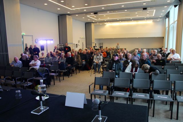 The main hall starts to fill up