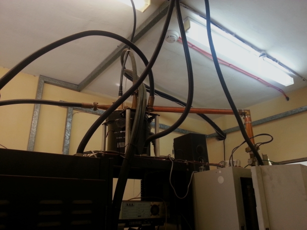 Antenna loading & feed Antenna loading & feed