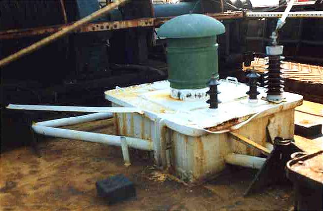 Antenna deck insulator