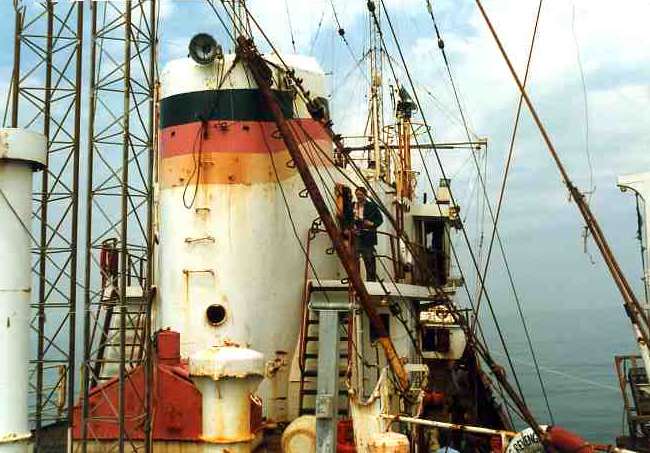 Strarboard side to wing door