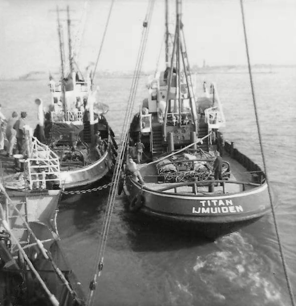 Weissmuller tugs tow Mi-Amigo into Amsterdam