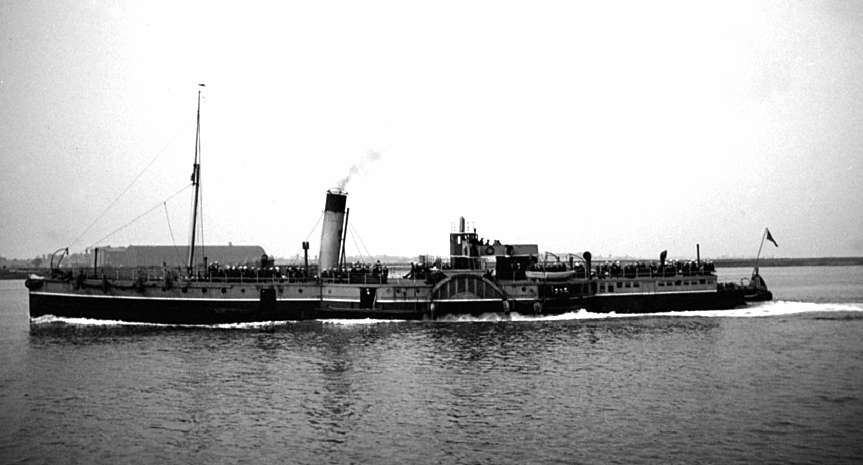 Single Funnel Paddle Steamer