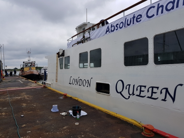X-Pilot astern of 'London Queen'