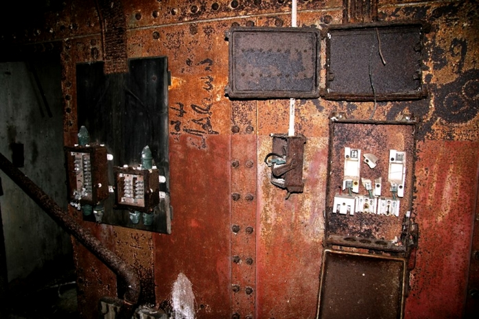 Electrical consumer & fuse boxes