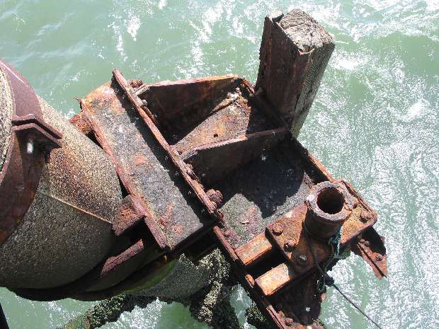 East mooring bollard