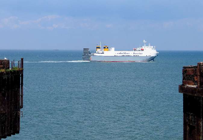 Cobelfret ferry the Clementine