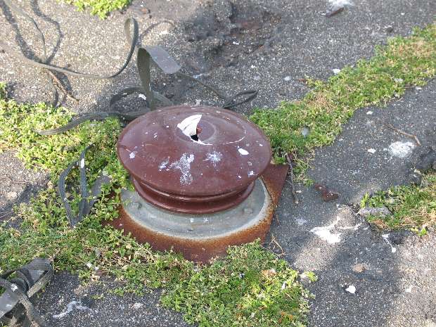 Red Sands Radio damaged deck insulator