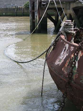 Starboard side stern in ebb tide